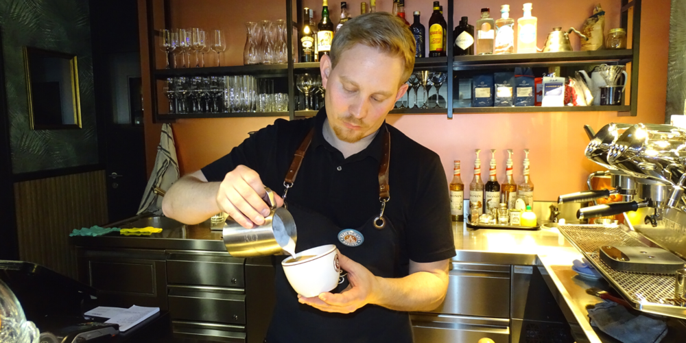 Sandro Gelpke ist Chef-Barista im «Kafi Schatz»