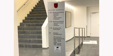 Eingang zum Bezirksgericht March.