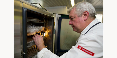 Franz Wiget in der Küche des «Adelboden» in Steinen.