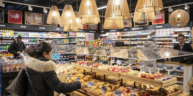 Der Detailhändler Valora schreibt wieder schwarze Zahlen. Nachdem die Kioskbetreiberin im 2020 coronabedingt einen Verlust erlitten hatte, erzielte sie im 2021 wieder einen Gewinn.(Archivbild)