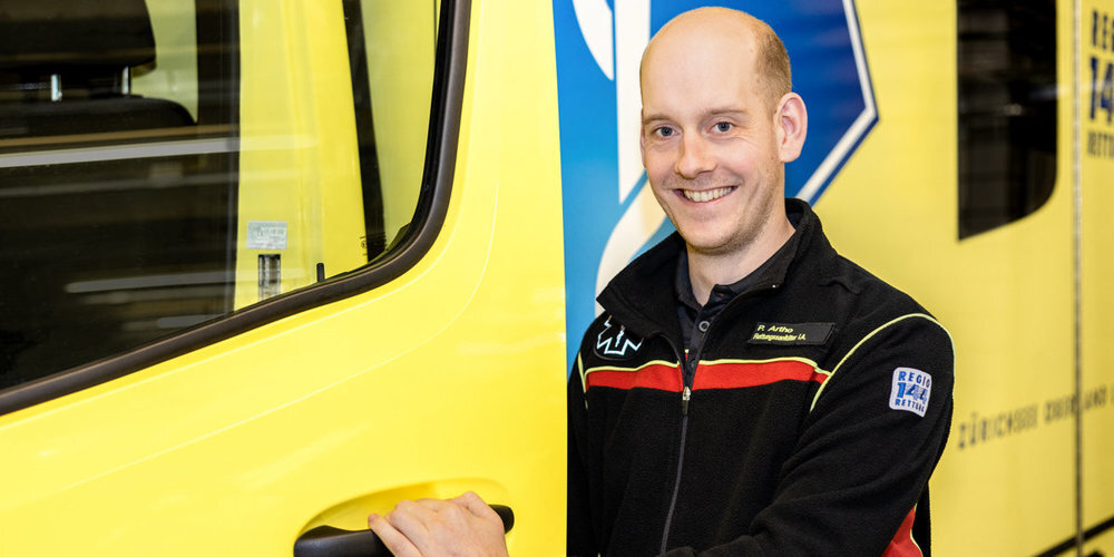 Erfolgreicher Absolvent der Rettungssanitäter-Ausbildung bei Regio 144 AG: Philipp Artho.