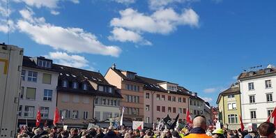 In Winterthur haben einige hundert Menschen gegen die "Corona-Diktatur" demonstriert.