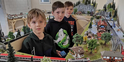 Beim Schnuppernachmittag können die Kinder nicht nur Dampfbahn fahren, sondern auch die Modellbahn in Bäretswil entdecken.