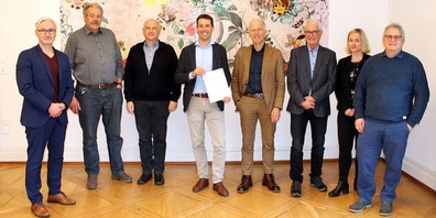 Die Kooperationspartner des Hallenbadverbunds Region Appenzell AR-St.Gallen-Bodensee (v.l.): O. Gröble (Gemeindepräsident Wittenbach), B. Brovelli (Präsident Schwimmbadgenossenschaft Wittenbach), B. Wessner (Leiter Facility Management Stadt Gossau), M. Götte (Präsident REGIO), M. Gabathuler (Stadtrat St.Gallen), H.P. Gross (Präsident Genossenschaft Winterwasser Oberthurgau), K. Weber (Abteilungsleiterin Sport Herisau) und St. Ströbele (Vorstand Genossenschaft Winterwasser Oberthurgau).  Es fehlen: W. Giella (Stadtpräsident Gossau) und M. Eugster (Gemeindepräsident Herisau).