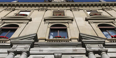 Ein 50-jähriger Mann wird sich wegen Mordes vor der Berner Justiz verantworten müssen.