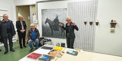 Die Künstlerin Marlies Pekarek lud die Mitglieder des Kunstvereins Oberer Zürichsee in ihr Atelier in St.Gallen ein.