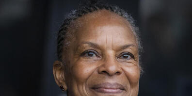 ARCHIV - Christiane Taubira, ehemalige Justizministerin von Frankreich, besucht einen Verein, der sich gegen häusliche Gewalt einsetzt. Foto: Jeremias Gonzalez/AP/dpa