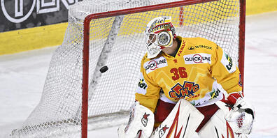 Hier muss sich Biels Goalie Joren van Pottelberghe zum 0:1 geschlagen geben