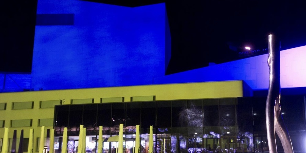 Das Bregenzer Festspielhaus wird ab heute Abend in gelb-blau, den Farben der Ukraine, erleuchtet