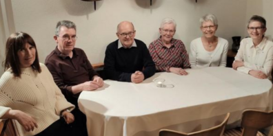 Jubilarinnen und Jubilare, die 215 Chorjahre vereinen (von links): Christel Auer (seit 30 Jahren dabei), Leo Büchel (20), Rolf und Margrit Riedel (beide 60), Monica Zünd (15) und Barbara Koller (30).