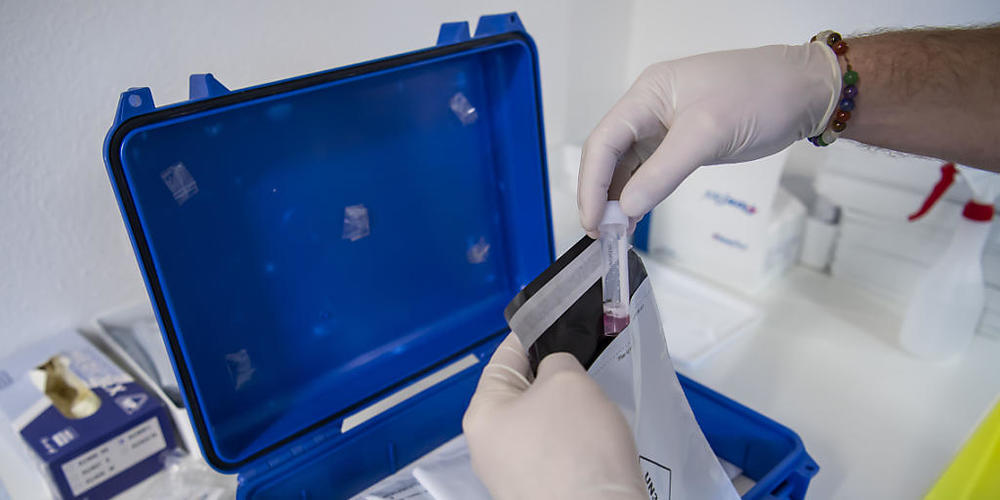 Täglich werden in der Schweiz noch zehntausende Corona-Tests durchgeführt und ausgewertet. (Archivbild)