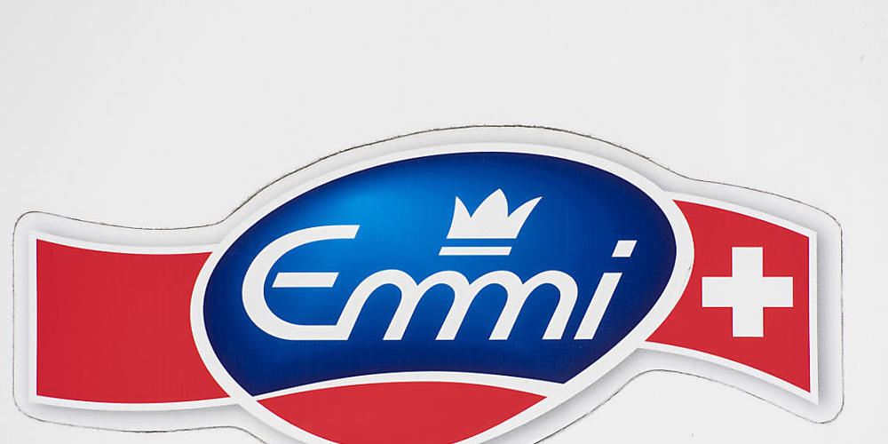 Der Milchverarbeiter Emmi hat 2021 mehr Umsatz und Gewinn eingefahren. Nun sollen die Aktionäre eine höhere Dividende erhalten. (Archivbild)