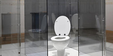 Yoko Onos Werk "Amaze" lädt das Publikum ein, sich in einem sehr privaten Moment zu exponieren.