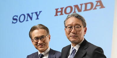 Japanische Kooperation: Die Chefs vom Elektronikriesen Sony und vom Autohersteller Honda verkünden Zusammenarbeit.