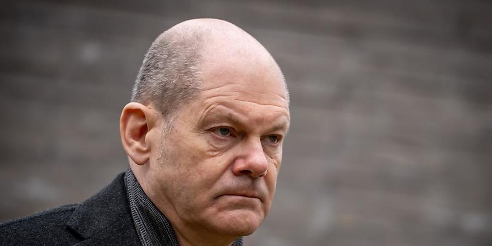 Olaf Scholz (SPD) hat am Freitag bei seinem ersten Truppenbesuch als deutscher Bundeskanzler ausgeschlossen, dass die Bundeswehr sich in irgendeiner Weise am Krieg in der Ukraine beteiligt. Foto: Michael Kappeler/dpa