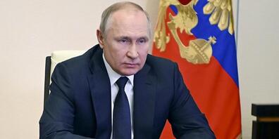 HANDOUT - Das von der staatlichen russischen Nachrichtenagentur Sputnik veröffentlichte und von AP zur Verfügung gestellte Bild zeigt Wladimir Putin, Präsident von Russland. Putin hat am Freitag der Agentur Interfax zufolge im Krieg mit der Ukrain...