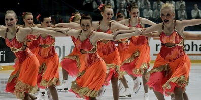 Synchroneiskunstlaufen bietet meist eine Kaskade von bunten Eindrücken