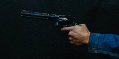 Ein Mann schoss einem andern Mann mit einem Revolver ins Bein (Symbolbild).