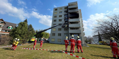 Zum Glück keine Verletzten: Brand in Mehrfamilienhaus in Tann (Dürnten).