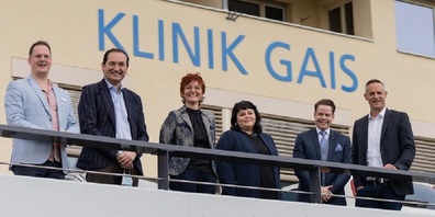 Im Bild (v.l.):Thomas Egger (Stv. Chefarzt Psychosomatik, Klinik Gais),  Dr. Stefanos Vassiliadis (Klinikdirektor, Klinik Gais), Monika Gadient (Leiterin Pflege, Klinik Gais), Angela Koller (Departementssekretärin, Departement Gesundheit und Soziales), Regierungsrat Yves Noël Balmer (Vorsteher Departement Gesundheit und Soziales) und  Dr. Till Hornung (CEO Kliniken Valens).