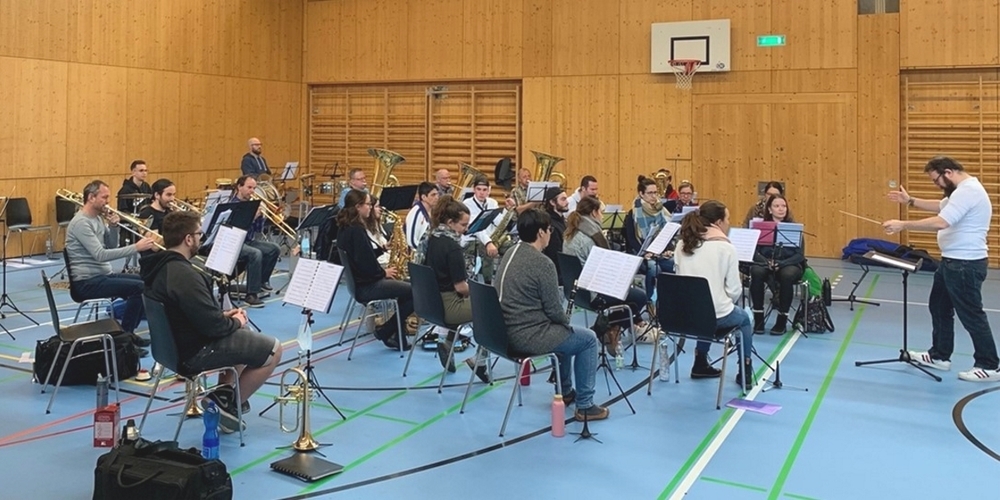 Konzentrierte Vorbereitung am Probeweekend der MGH-Musikantinnen und -Musikanten von Ende Januar.
