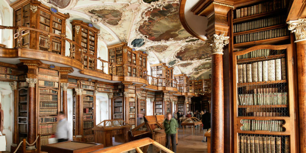 Notker der Deutsche lebte und wirkte von etwa 950 bis 1022 im Kloster St. Gallen. Die Stiftsbibliothek widmet dem berühmten Gelehrten, Lehrer und Übersetzer eine Ausstellung vom 8. März bis zum 6. November.