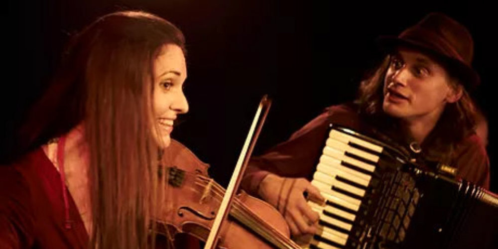Esther Nydegger und Geert Dedapper bringen ihre Geschichten und Musik nach Dürnten.