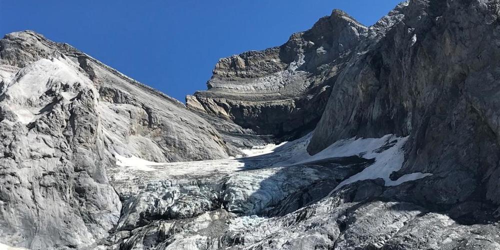 Der Glatscher da Punteglias in der Surselva kann wegen Stein- und Eisschlag nicht mehr gefahrlos begangen werden. Die Vermessung wird deshalb immer schwieriger.