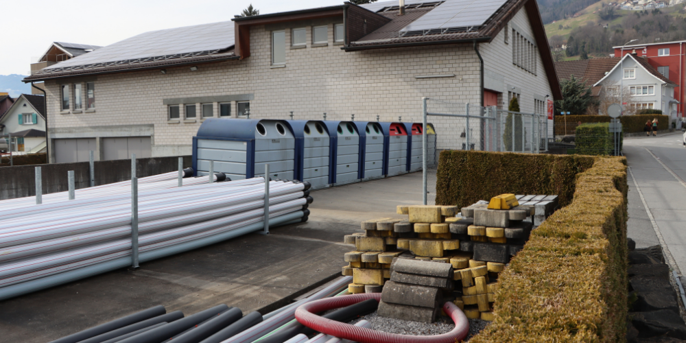 Der gemeinsam mit der Gemeinde Marbach geführte Werkhof und das Feuerwehrdepot in Rebstein sind sanierungsbedürftig. Der Gemeinderat beantragt einen Kredit in der Höhe von 1,3 Millionen Franken, um das Gebäude zu sanieren.