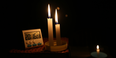 In Tuggen musste man sich kurzzeitig mit Kerzen Licht verschaffen. (Symbolbild)