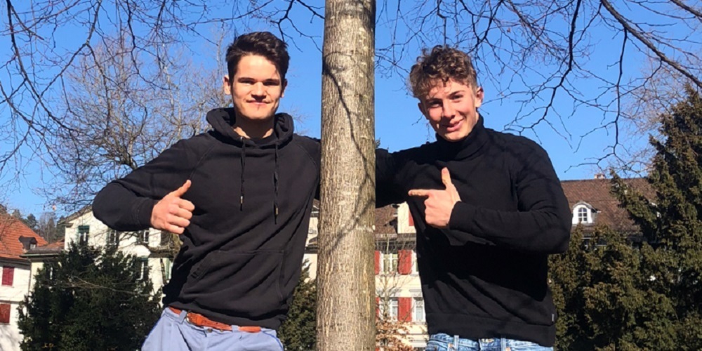 Tobias Lippuner (links) und Leonhard Kick wollen 100 gefährdete Baumsorten pflanzen.