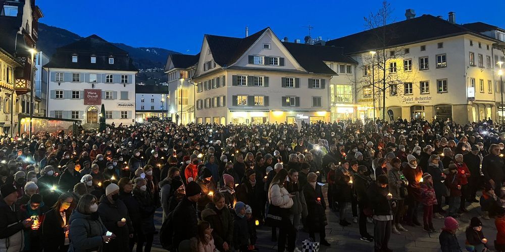 Tausende Kerzenlichter erstrahlten auf dem Dornbirner Marktplatz