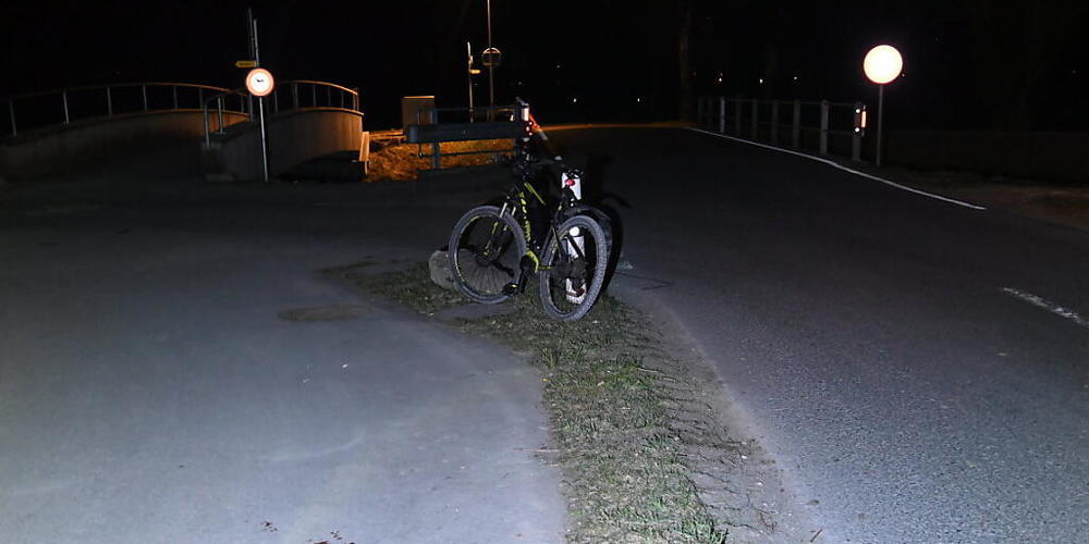 Ein E-Bike-Fahrer ist in Rebstein SG unter Alkoholeinfluss gestürzt und hat sich verletzt.