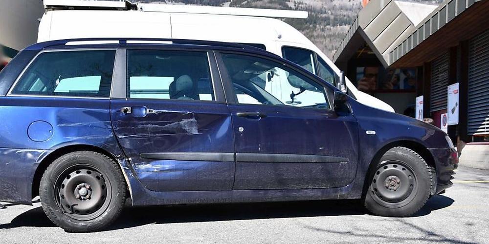 Nach einer Kollision eines Autos und eines Lieferwagens in Chur stellte die Polizei fest, dass der 18-jährige Autofahrer ohne gültigen Führerausweis unterwegs war. Personen wurden keine verletzt.
