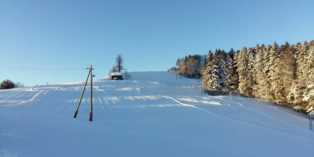 Die Skiliftbetreiber im Zürcher Oberland sind mehrheitlich zufrieden mit der Saison 2021/22. Hier im Bild: Skilift Ghöch.