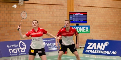 Sereina Hofstetter (vorne) und Robin Tabeling kämpfen im Mixeddoppel um die nötigen Punkte. 