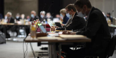 Nach der Idee der SVP soll der St. Galler Kantonsrat bald über eine Senkung der kantonalen Strassenverkehrssteuern entscheiden. (Archivbild)