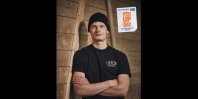 Der Snowboarder Jonas Boesiger sorgt für saubere Berge.