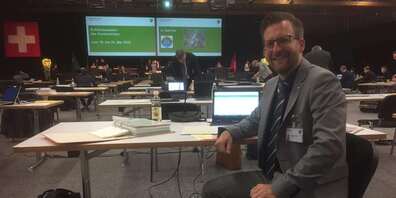 Der designierte FCA-Präsident während einer Kantonsratssession im Olma-Provisorium
