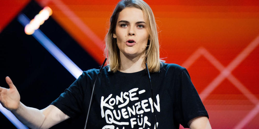 Kabarettistin, Comedian und Slam-Poetin Hazel Brugger ist ausgelaugt und erschöpft, nach zwei Jahren Pandemie. Jetzt legt sie eine Pause ein und freut auf Zeit für ihre kleine Tochter, ihren Mann und sich selbst. (Archivbild)
