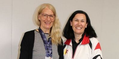 Christina Baumgartner (rechts) mit Diana Cucinelli, Präsidentin der Frauen-Fitnessriege des STV Kriessern