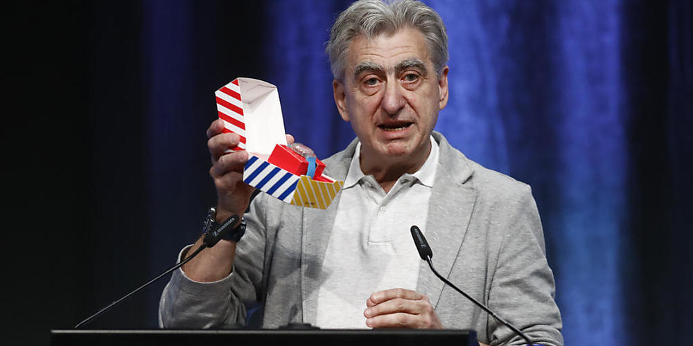 Der Swatch-Chef Nick Hayek hat im vergangenen Jahr 6,6 Millionen Franken verdient. Im Jahr davor musste er sich wegen der Coronakrise, die auch die Uhrenbranche stark traf, mit 2 Millionen weniger zufrieden geben. (Archivbild)