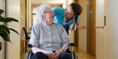 5,5 Prozent der 65- bis 74-jährigen Schwyzerinnen und Schwyzer in einem Heim.