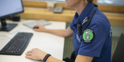 Die St.Galler Polizei soll mit anderen Kantonen leichter Daten austauschen können. Wieweit sie dabei gehen kann, entscheidet der Kantonsrat. (Symbolbild)