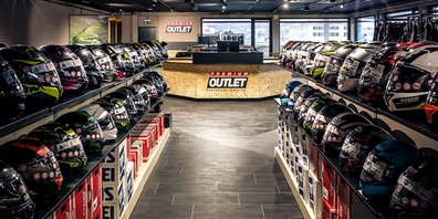 Das neu konzipierte Ladengeschäft glänzt mit über 1000 reduzierten Artikeln von iXS Motorcycle Fashion, Dainese, Shoei und weiteren Premium Marken.