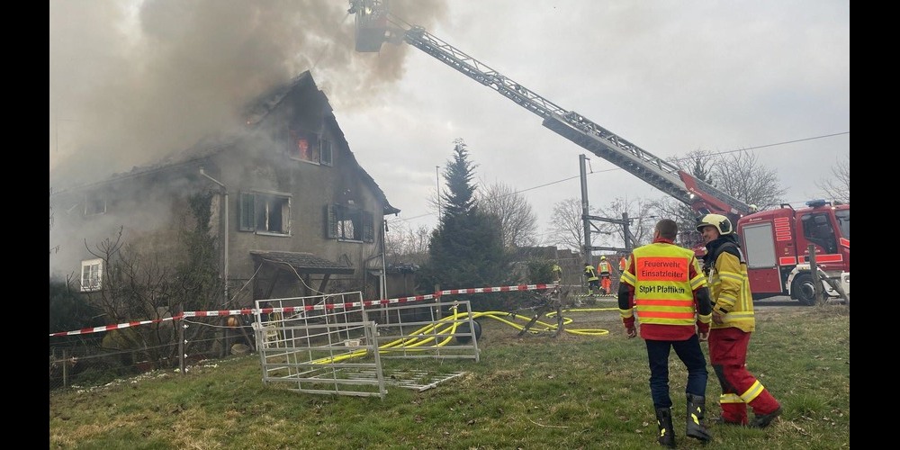 Beim Eintreffen der Feuerwehr stand das Haus bereits in Vollbrand.