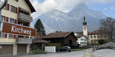 Ort des dreisten Entreissdiebstahls: der Kirchweg in Mels. 