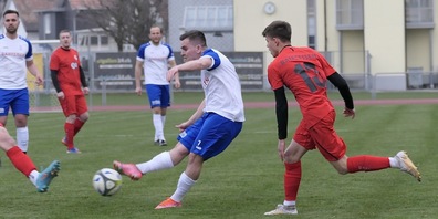 Die Schusshaltung passt - jetzt muss die Kugel nur noch ins Tor