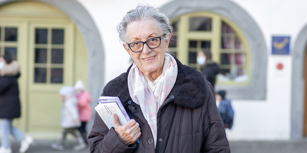 Seit 1961 lebt die Lyrikerin Adèle Lukácsi in Schaffhausen, aufgewachsen ist sie im Landkreis Waldshut in Baden-Württemberg – direkt an der Schweizer Grenze. Sowohl die Sprache als auch die Musik sind Themen, die sie bereits seit ihrer Kindheit begleiten. 