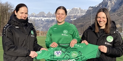 Sarina Heeb mit Co-Sportchefinnen Sandra Egger (links) und Patricia Willi (rechts).